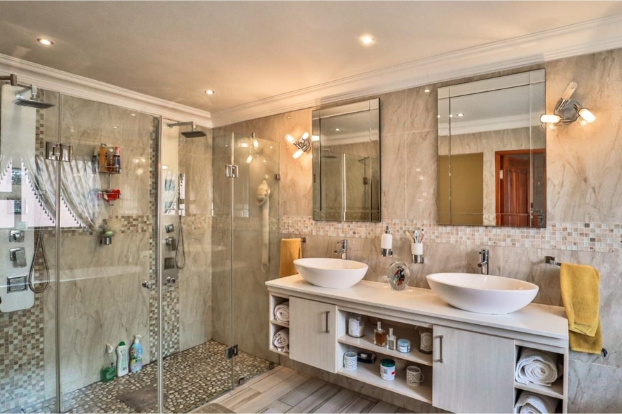 6 Bedroom Property for Sale in Birdwood Estate North West